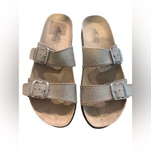 WHITE MOUNTAIN Cliffs Gloris 8.5 contoured cork footbed slide sandals. Like new